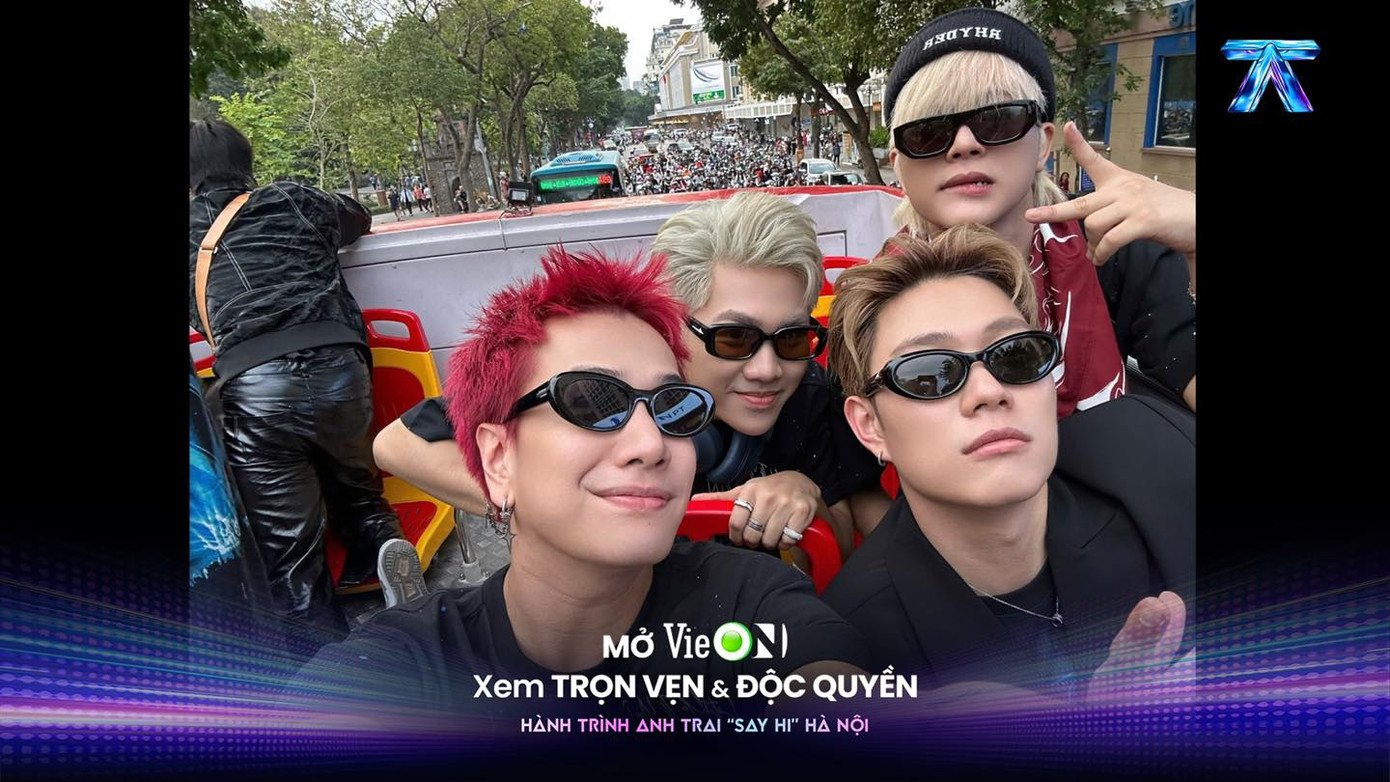 7749 kiểu dáng được dàn &quot;anh trai&quot; tạo ra trên chuyến xe buýt dạo quanh Hà Nội.