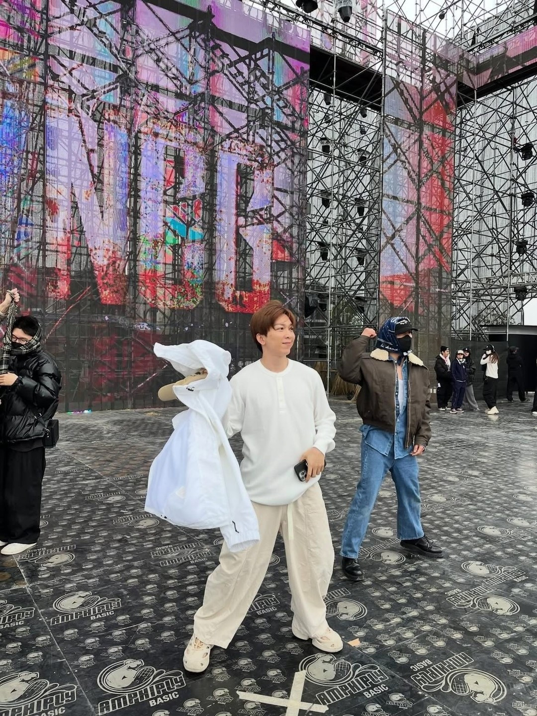 Ở concert D-1, Tăng Phúc có lịch trình cá nhân nên không thể đồng hành cùng dàn &quot;anh tài&quot;.