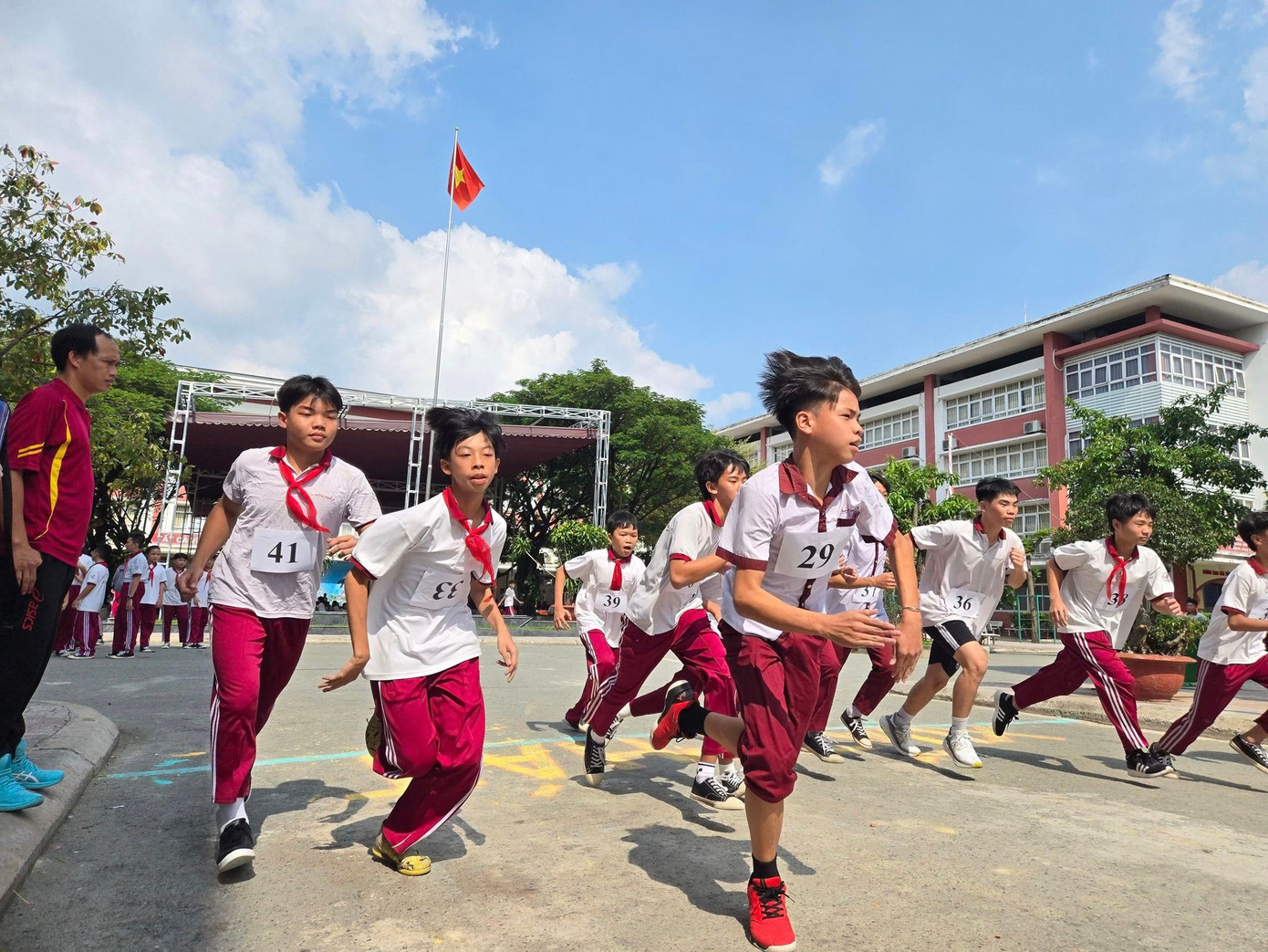 Ảnh: Đoàn trường Ngô Thời Nhiệm - Bình Dương