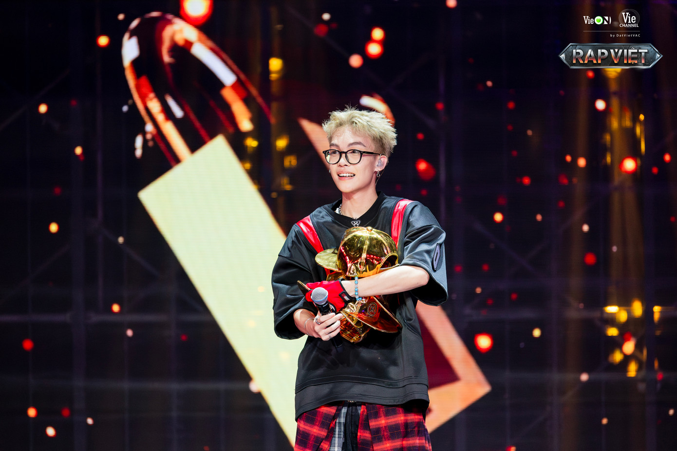 Dangrangto quyết định chọn về đội HLV BigDaddy cùng chiếc Nón Vàng. Dangrangto quyết định chọn về đội HLV BigDaddy cùng chiếc Nón Vàng.