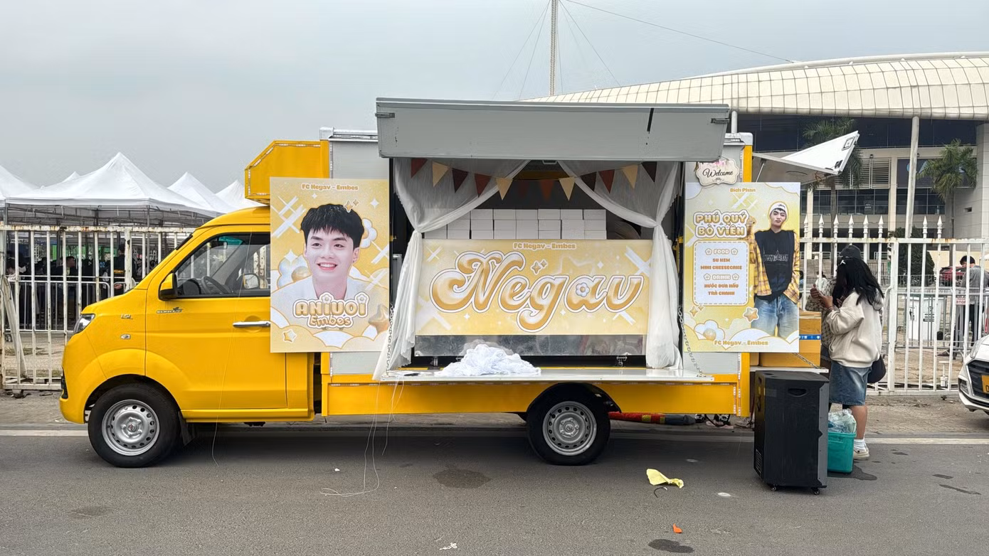 Food truck của Negav đang dần hoàn thiện, trên mạng xã hội Threads, đông đảo fan đang í ới rủ nhau "lên đồ" đổ bộ SVĐ Mỹ Đình. Ảnh: @vitamin.an_1204