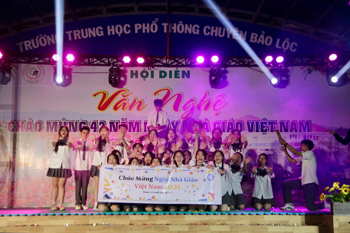 Ảnh: Đoàntrường THPT chuyên Bảo Lộc Ảnh: Đoàntrường THPT chuyên Bảo Lộc