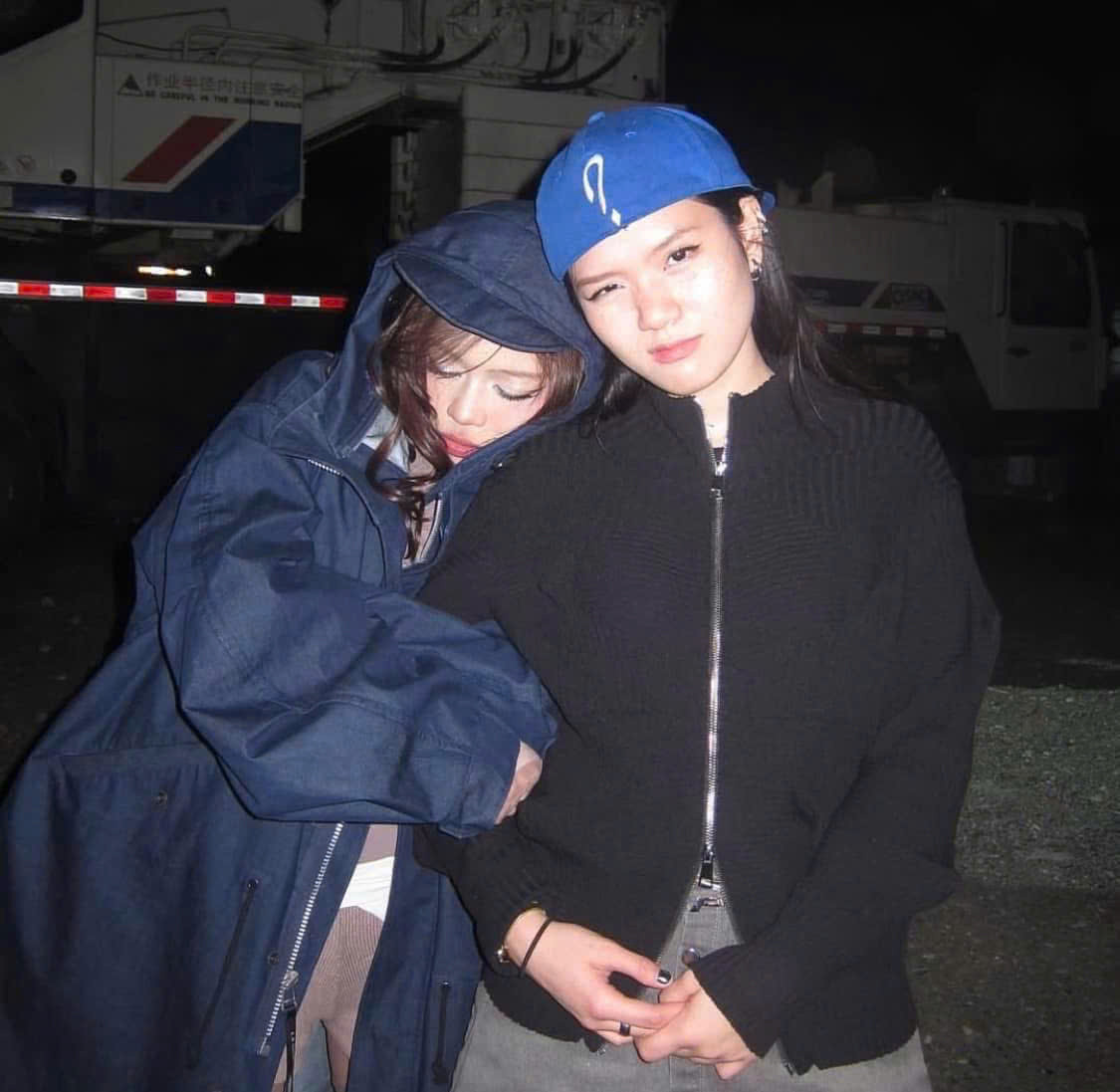 Sau màn trình diễn, An Trần đăng tải hình ảnh của cả hai lên mạng xã hội khiến làn sóng “chèo thuyền” càng thêm náo nhiệt.