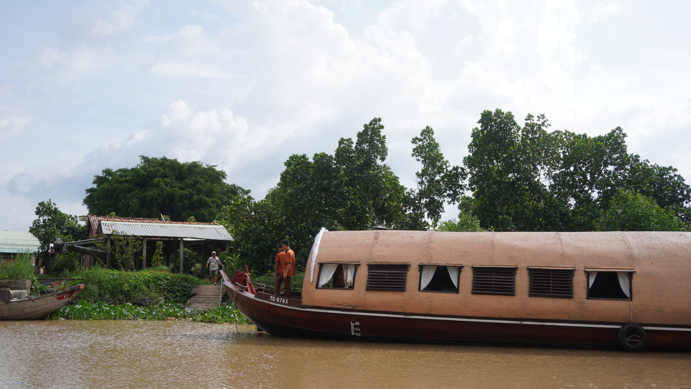 Ngắm thuyền bè di chuyển trên sông làm hoạt động nên thử khi đến Tiền Giang. Ảnh: Văn Tùng