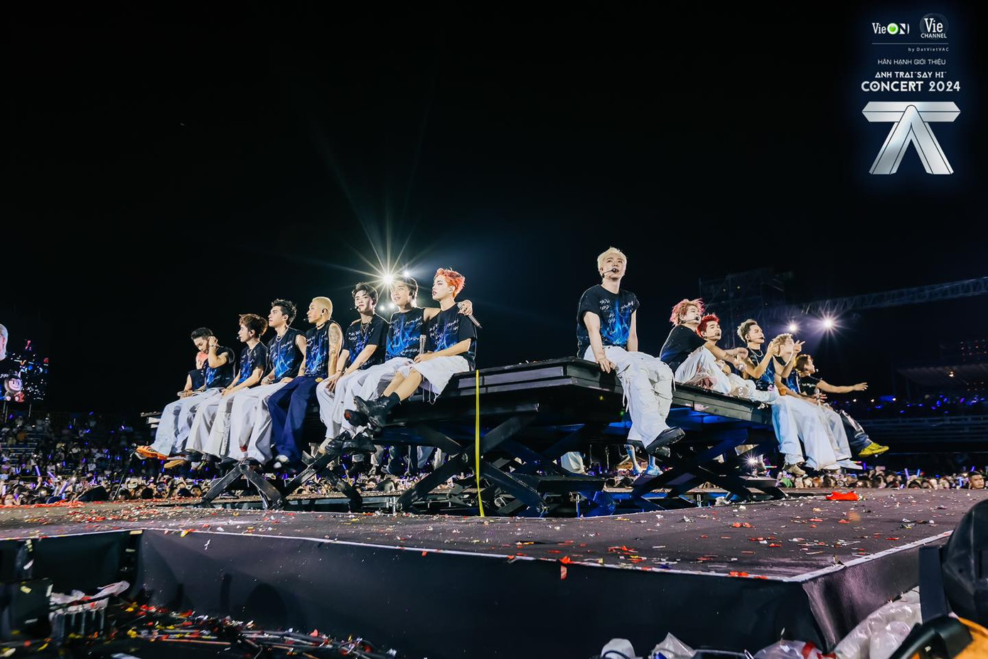 Dàn Say Hi gây xúc động trước tình cảm anh em gắn kết dù show đã khép lại. Dàn Say Hi gây xúc động trước tình cảm anh em gắn kết dù show đã khép lại.