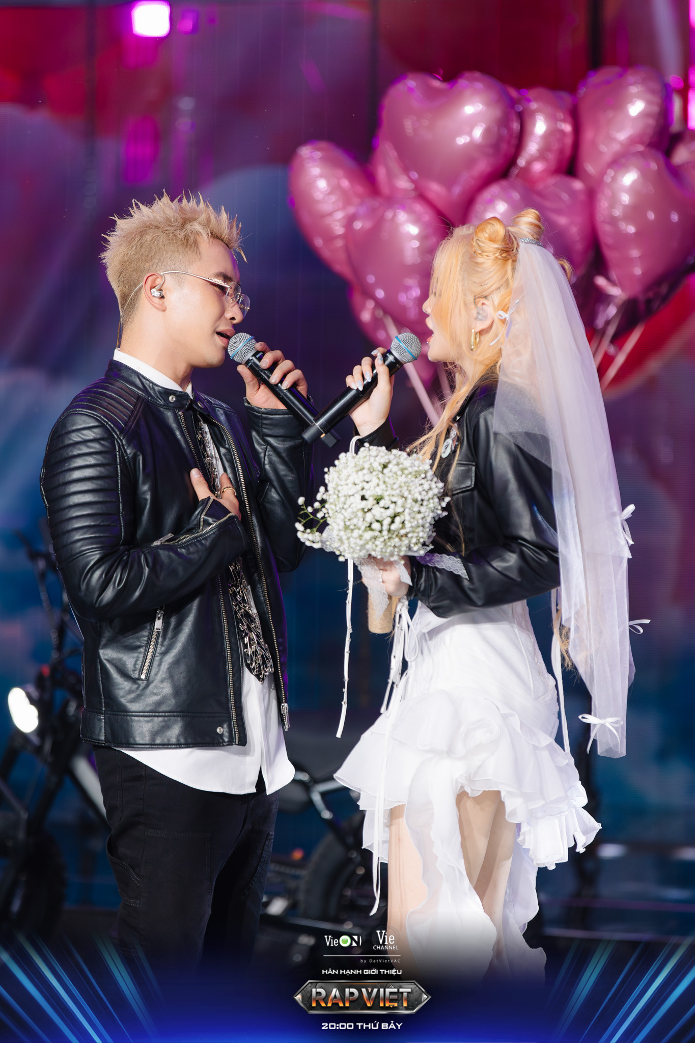 RamC dành chiến thắng trước Vlary, không hổ danh "ca sĩ thi rap" khi cân cả rap và hát. RamC dành chiến thắng trước Vlary, không hổ danh "ca sĩ thi rap" khi cân cả rap và hát.