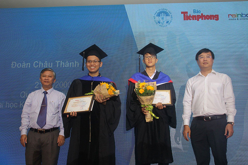 Vinh danh 65 thủ khoa vượt khó, xây dựng tương lai ảnh 5