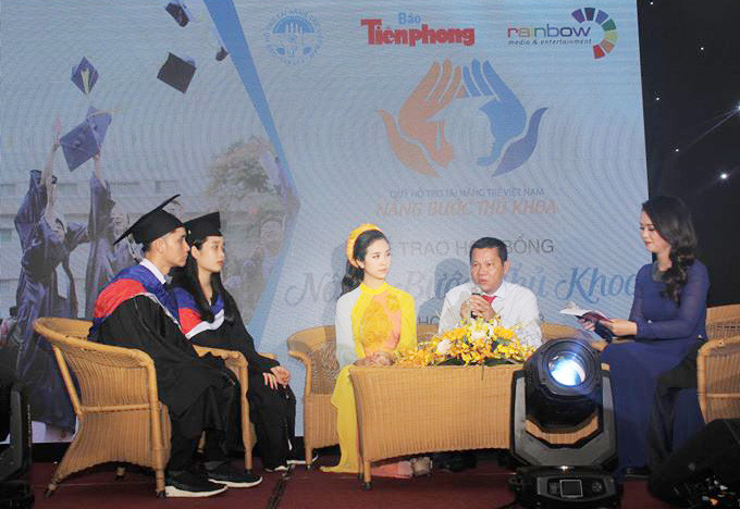 Vinh danh 65 thủ khoa vượt khó, xây dựng tương lai ảnh 2