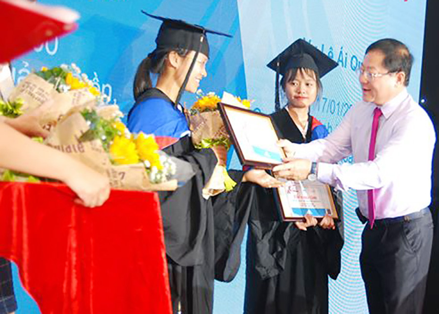 Vinh danh 65 thủ khoa vượt khó, xây dựng tương lai ảnh 1 Vinh danh 65 thủ khoa vượt khó, xây dựng tương lai ảnh 1