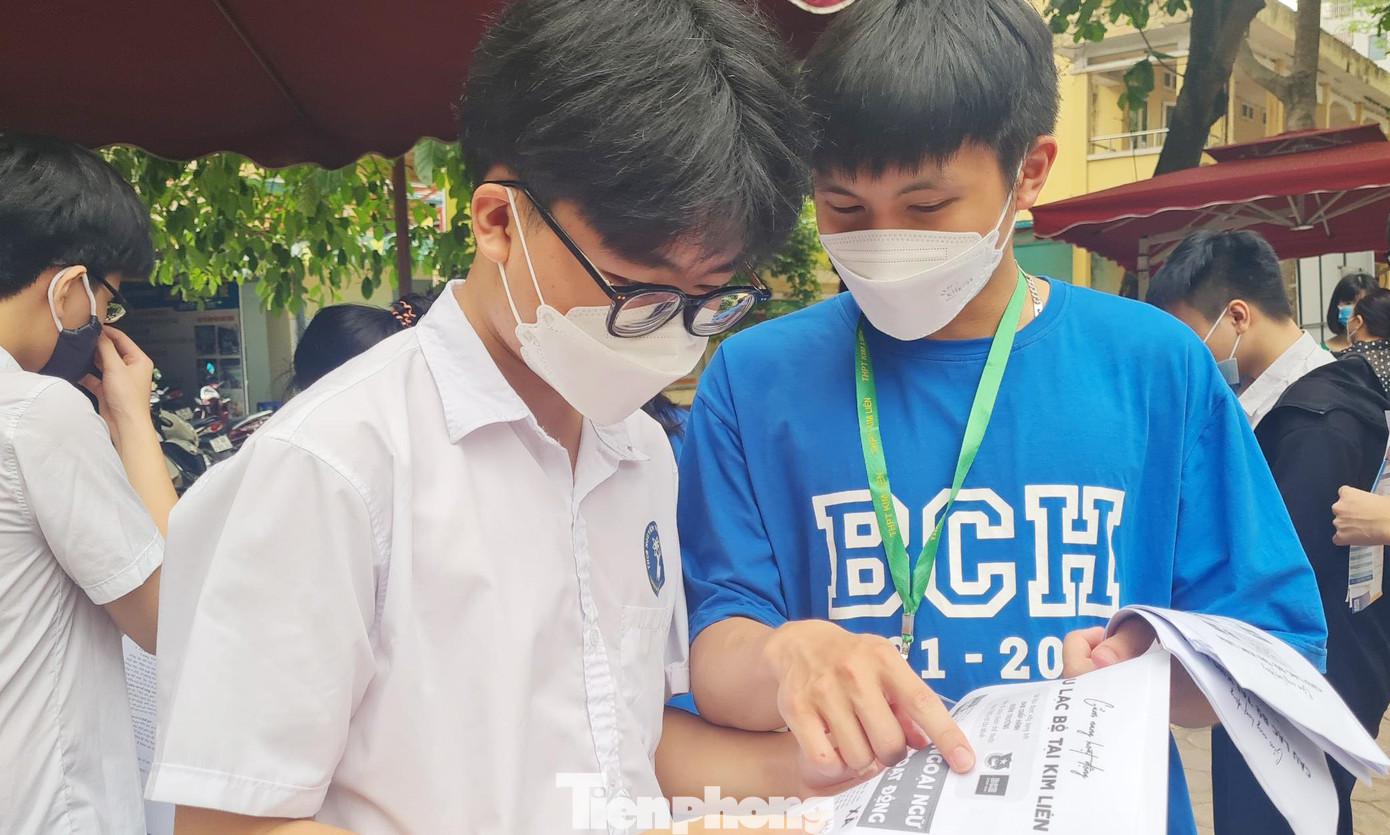 Các em học sinh được tư vấn, giải đáp trực tiếp những thắc mắc về ngôi trường THPT dự định lựa chọn sắp tới.