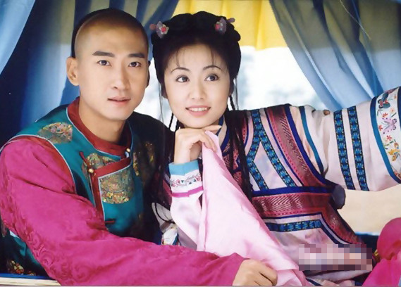 Châu Kiệt nổi tiếng châu Á một thời với vai Nhĩ Khang trong "Hoàn Châu cách cách". Bị cấm cửa showbiz, ‘Nhĩ Khang’ Châu Kiệt về quê làm nông ảnh 1