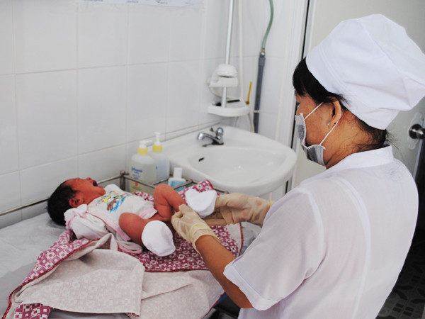 Các xét nghiệm và giám định nhiễm sắc thể sẽ biết được từ sớm việc lưỡng tính ở trẻ. Ảnh: L.N . Các xét nghiệm và giám định nhiễm sắc thể sẽ biết được từ sớm việc lưỡng tính ở trẻ Ảnh: L.N