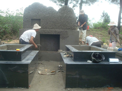 Mộ vợ chồng Phùng Quán đang được khẩn trương xây dựng. Mộ vợ chồng Phùng Quán đang được khẩn trương xây dựng