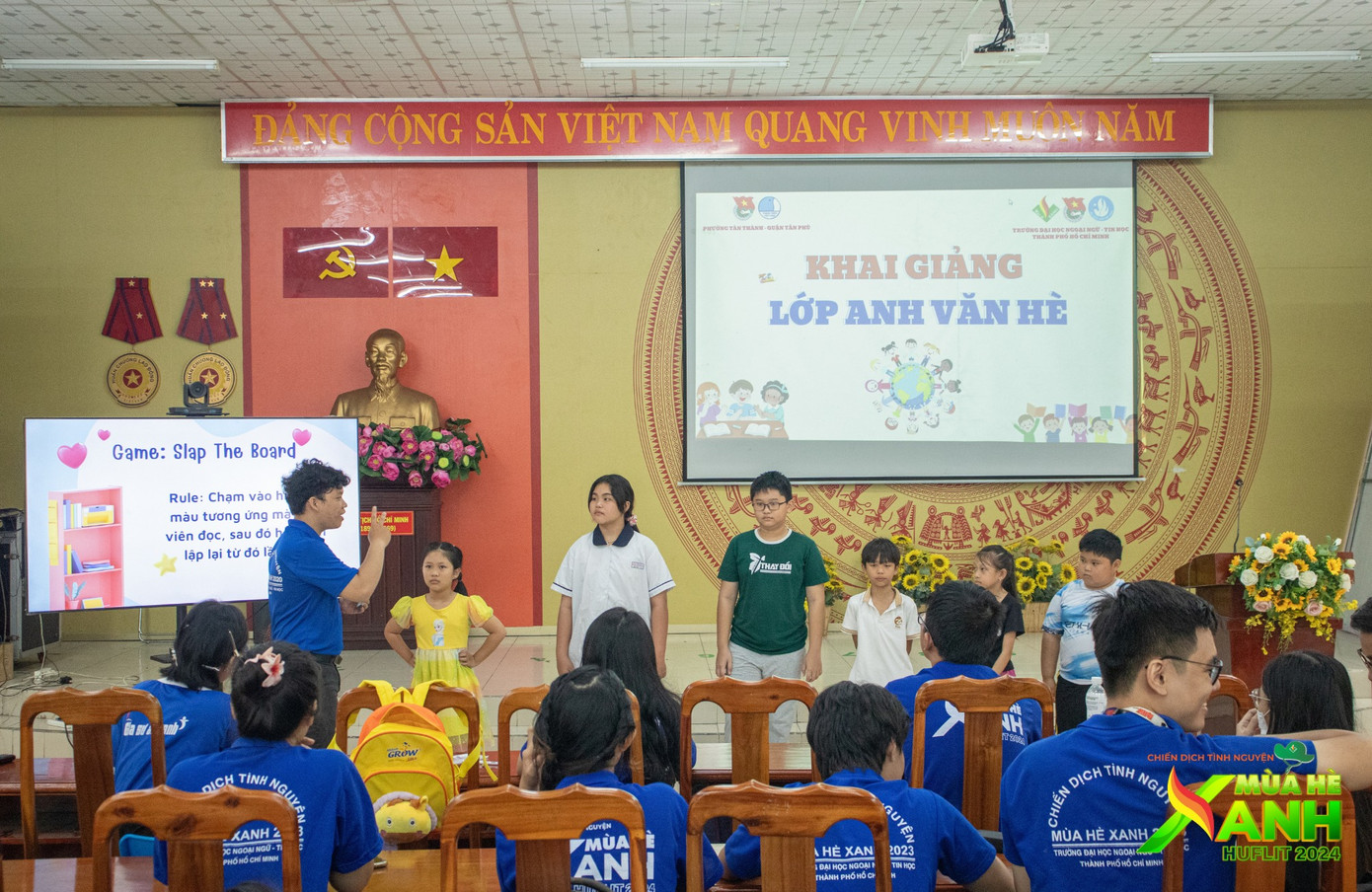 Bằng hoạt động &quot;chơi Game&quot;, các em thiếu nhi cảm thấy gần gũi hơn với bộ môn tiếng Anh, dễ dàng ôn lại những kiến thức đã học