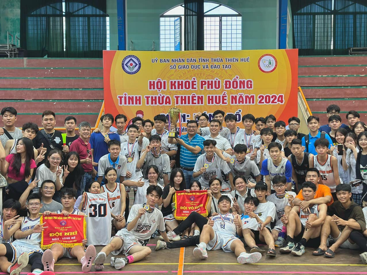 Teen THPT Nguyễn Huệ với số lượng các giải thưởng "cực khủng" mang về từ Hội khỏe Phù Đổng Thừa Thiên Huế năm 2024. Ảnh: Fanpage Trường THPT Nguyễn Huệ - Huế Teen THPT Nguyễn Huệ với số lượng các giải thưởng "cực khủng" mang về từ Hội khỏe Phù Đổng Thừa Thiên Huế năm 2024. Ảnh: Fanpage Trường THPT Nguyễn Huệ - Huế