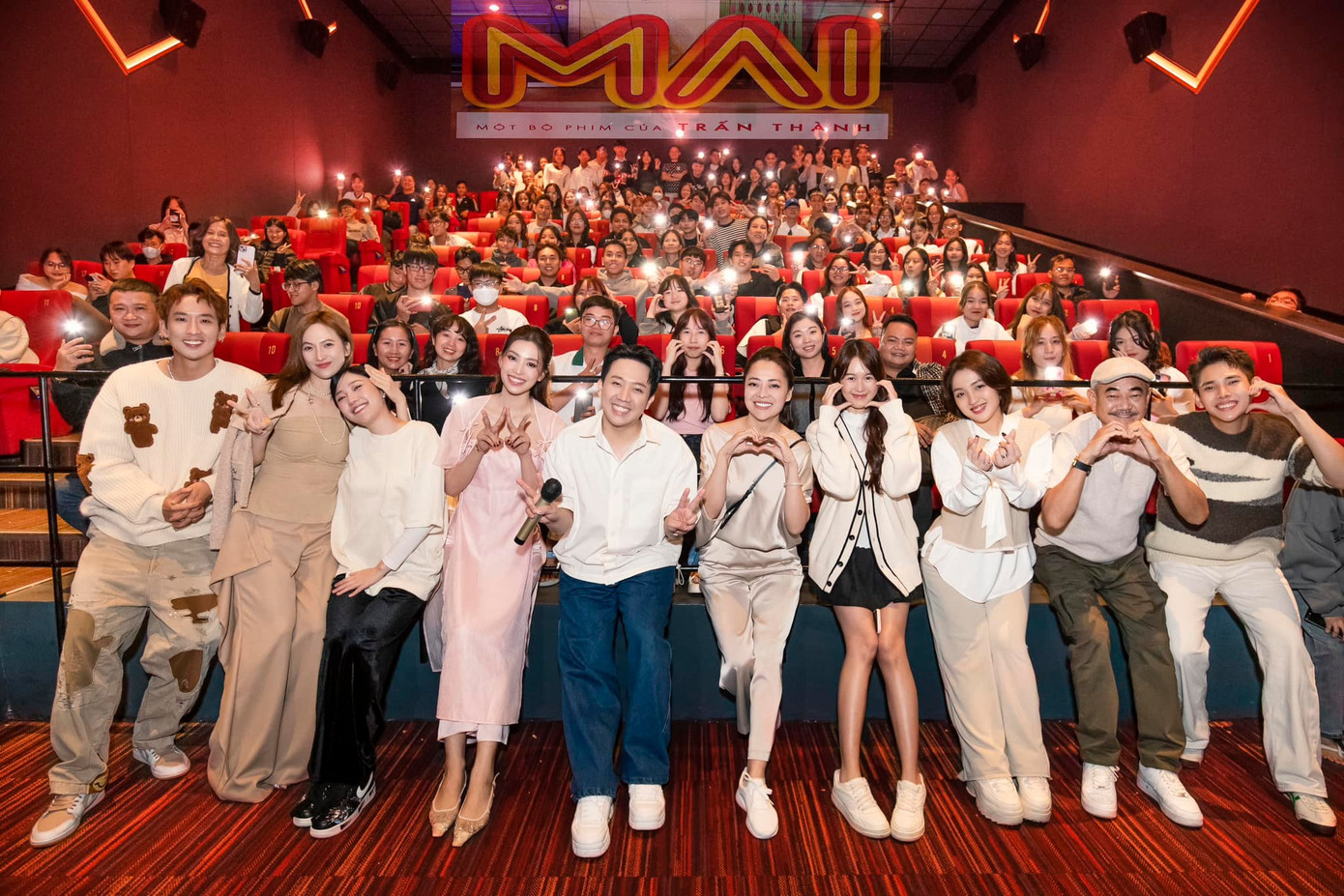 Mai hiện đang vẫn giữ kỷ lục về lượt xem và doanh thu phòng vé bất chấp ồn ào.