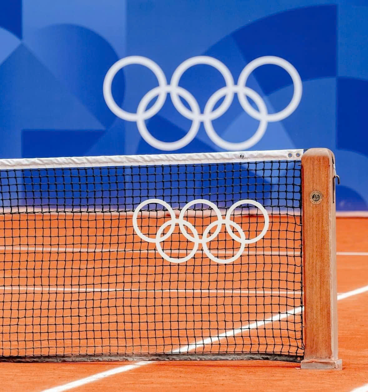 Sân tennis cũng không làm chúng ta thất vọng. Sân tennis cũng không làm chúng ta thất vọng.