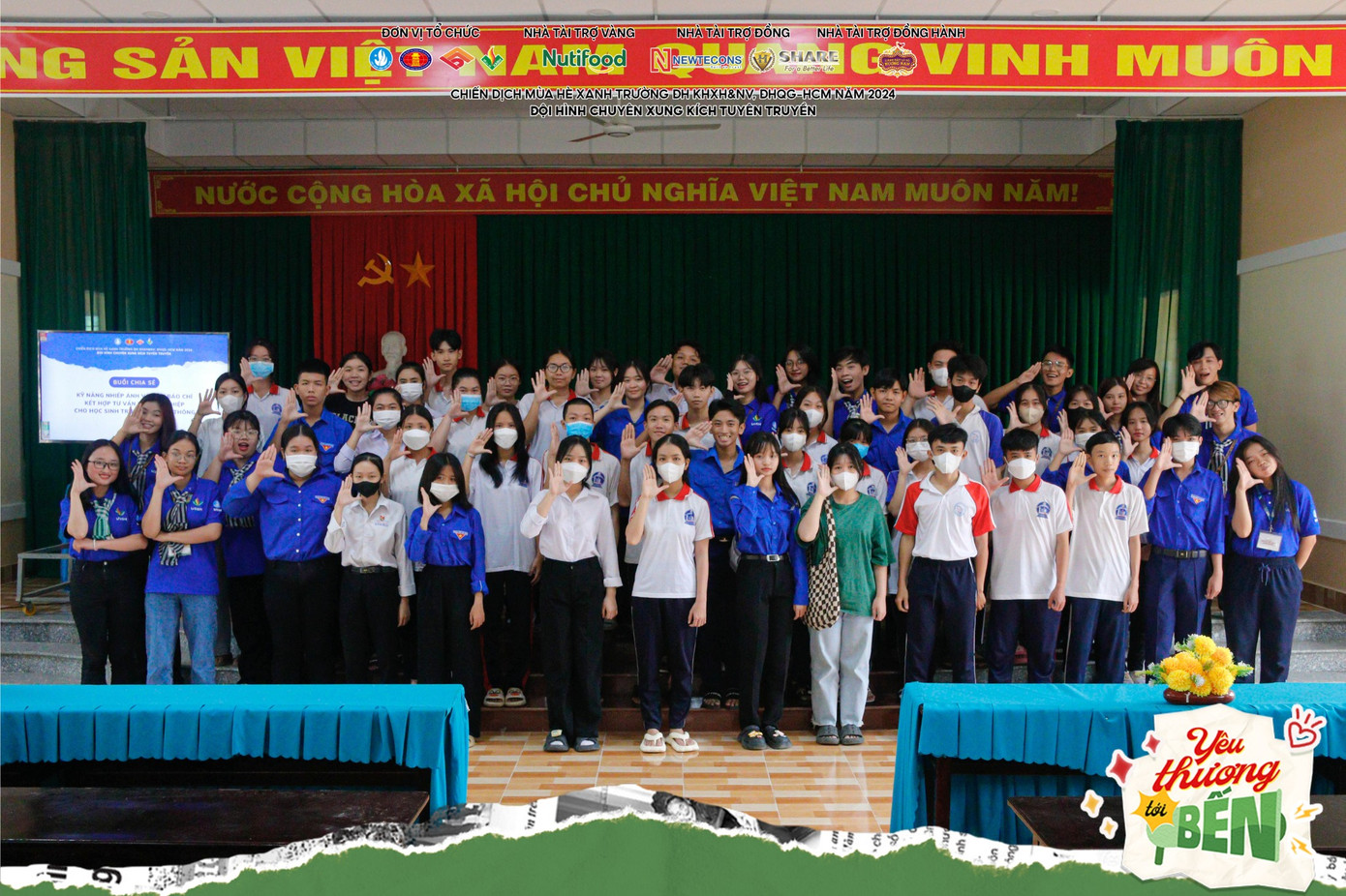 Các chiến sĩ USSH đã chia sẻ nhiều kiến thức về nhiếp ảnh, Báo chí & Truyền thông đến với các đoàn viên thanh niên địa phương. Bên cạnh đó, các bạn còn tham gia tư vấn, hướng nghiệp cho các bạn học sinh THPT. Ảnh: Đội hình chuyên Xung kích Tuyên truyền Các chiến sĩ USSH đã chia sẻ nhiều kiến thức về nhiếp ảnh, Báo chí & Truyền thông đến với các đoàn viên thanh niên địa phương. Bên cạnh đó, các bạn còn tham gia tư vấn, hướng nghiệp cho các bạn học sinh THPT. Ảnh: Đội hình chuyên Xung kích Tuyên truyền