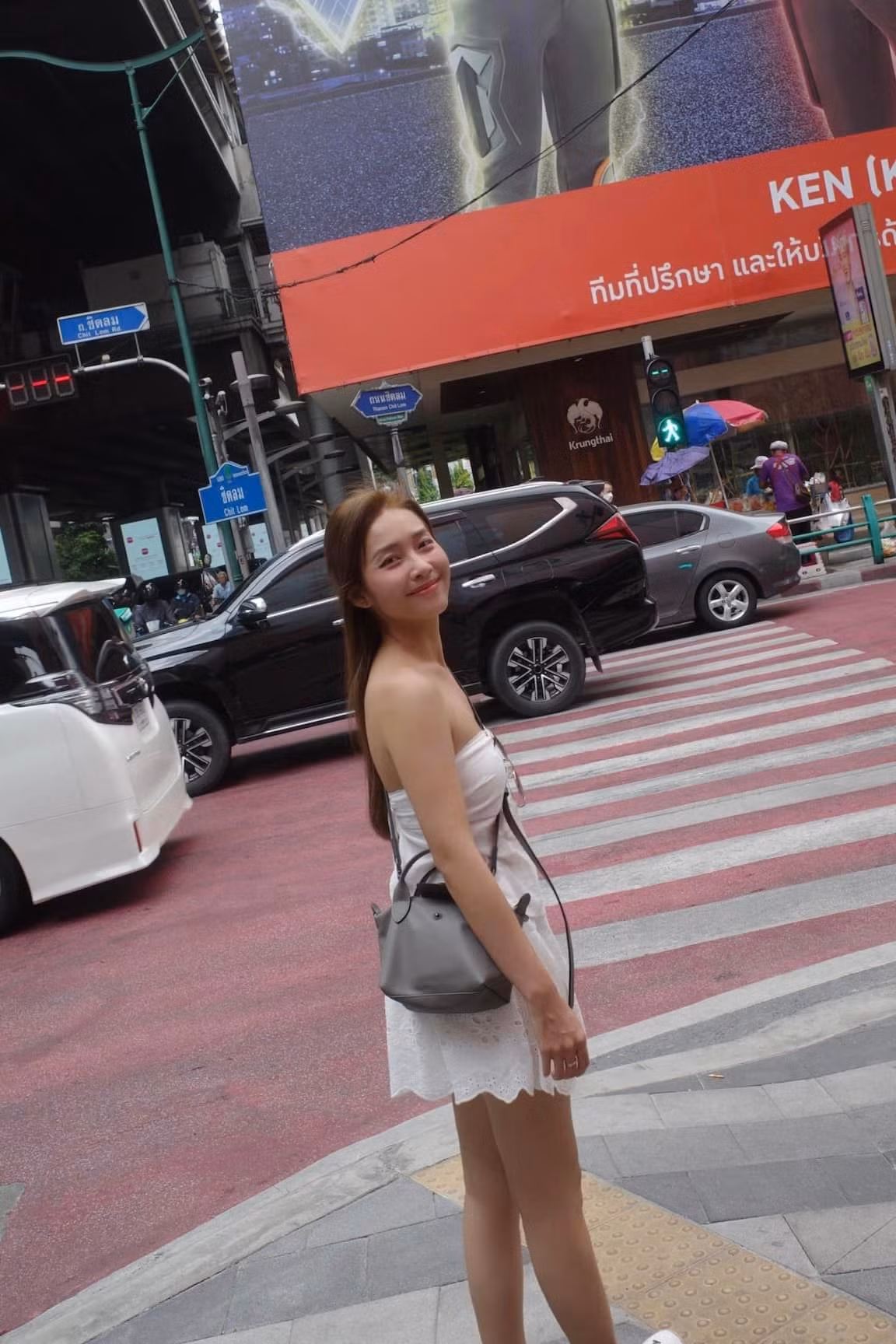 Diễn viên Khả Ngân tận hưởng ngày đầu tiên tại Thái Lan.