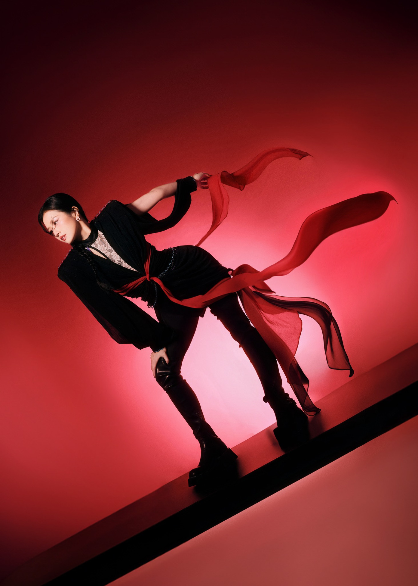 Trang phục cô nàng diện trong ngày &quot;ra sân&quot; không ghi điểm với khán giả.