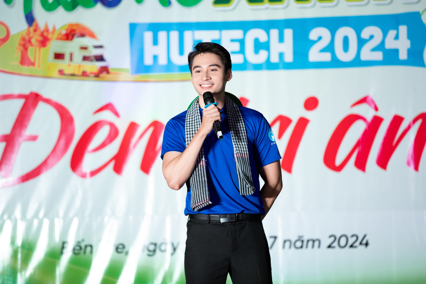 Nguồn năng lượng "đẹp trai" đem đến nhiều hứng khởi cho các chiến sĩ Mùa Hè Xanh Hutech. Nguồn năng lượng "đẹp trai" đem đến nhiều hứng khởi cho các chiến sĩ Mùa Hè Xanh Hutech.