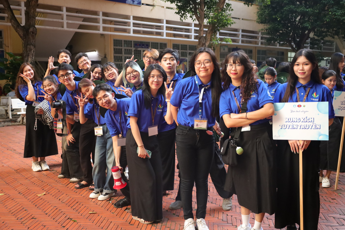 Các chiến sĩ đội hình Xung kịch Tuyên truyền sôi nổi trong ngày ra quân. Ảnh: Đội hình chuyên Xung kích Tuyên truyền Các chiến sĩ đội hình Xung kịch Tuyên truyền sôi nổi trong ngày ra quân. Ảnh: Đội hình chuyên Xung kích Tuyên truyền