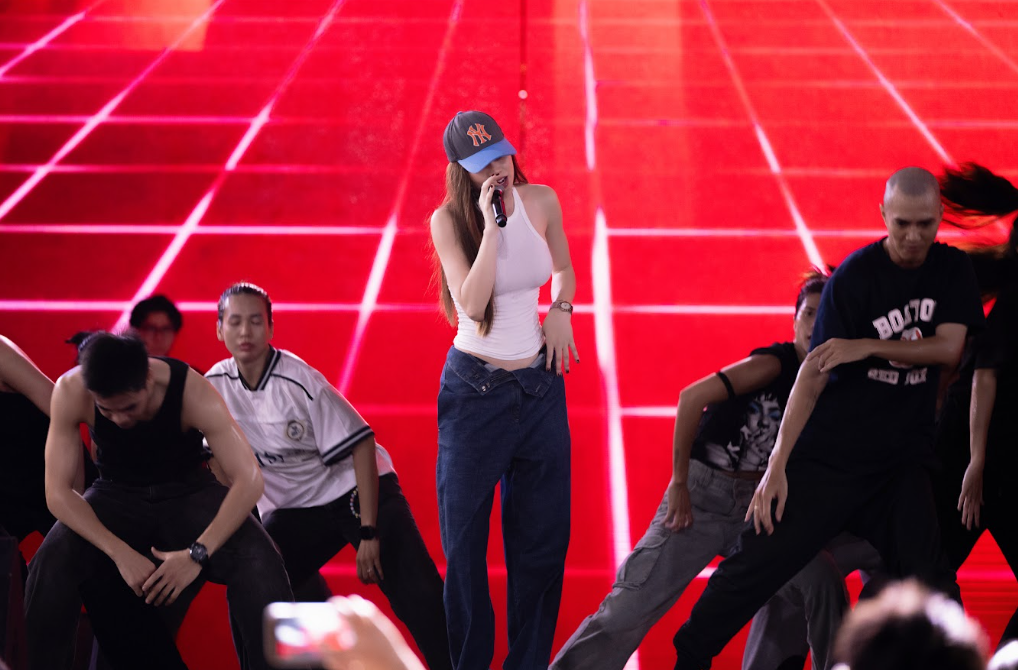 Hồ Ngọc Hà tái hợp cùng Dược sĩ Tiến, tham gia tổng duyệt chương trình.