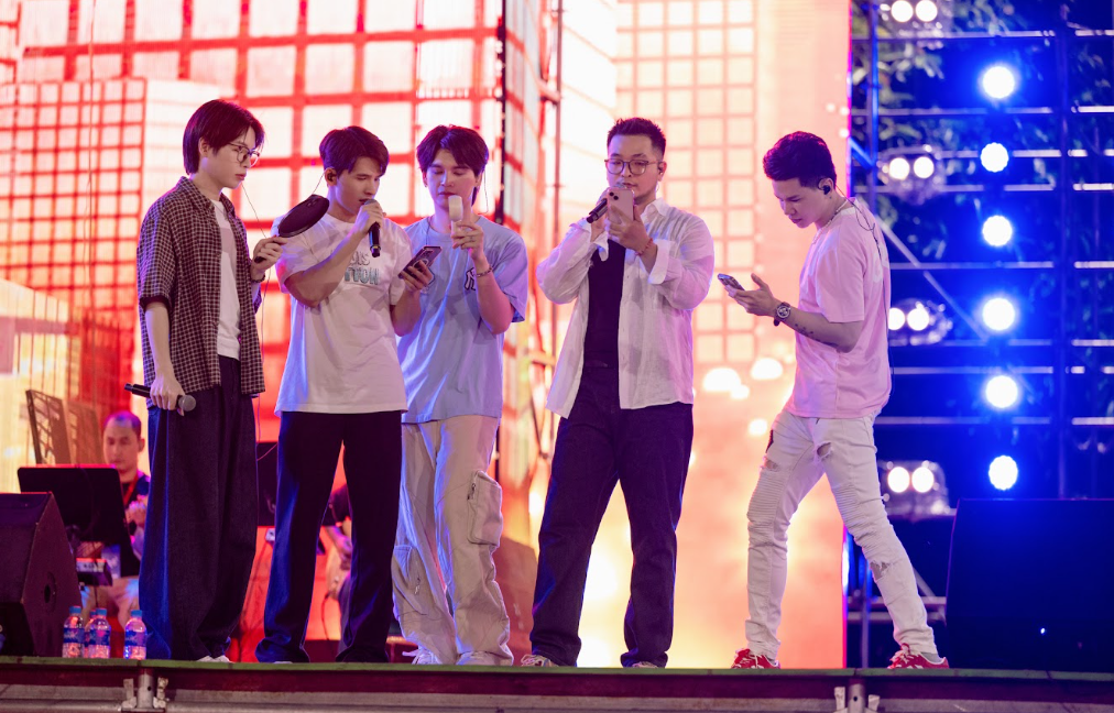 Đức Phúc, Quốc Thiên, Nguyễn Trần Trung Quân, Phạm Hồng Phước, Hoàng Tôn.