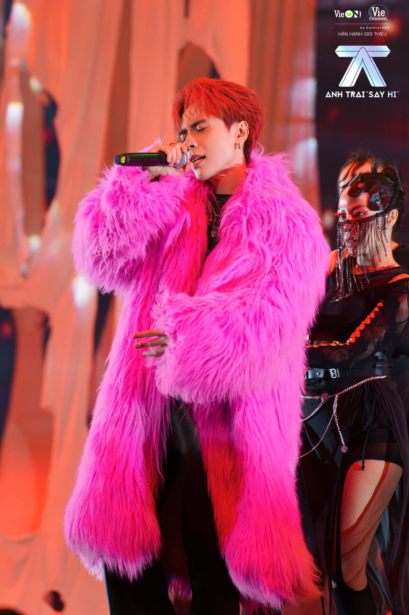 ViruSs liên tục trầm trồ về tài năng của Quang Hùng MasterD, cho rằng nam ca sĩ sẽ có nhiều "đất diễn" trong thời gian tới nhờ màu nhạc đặc biệt.