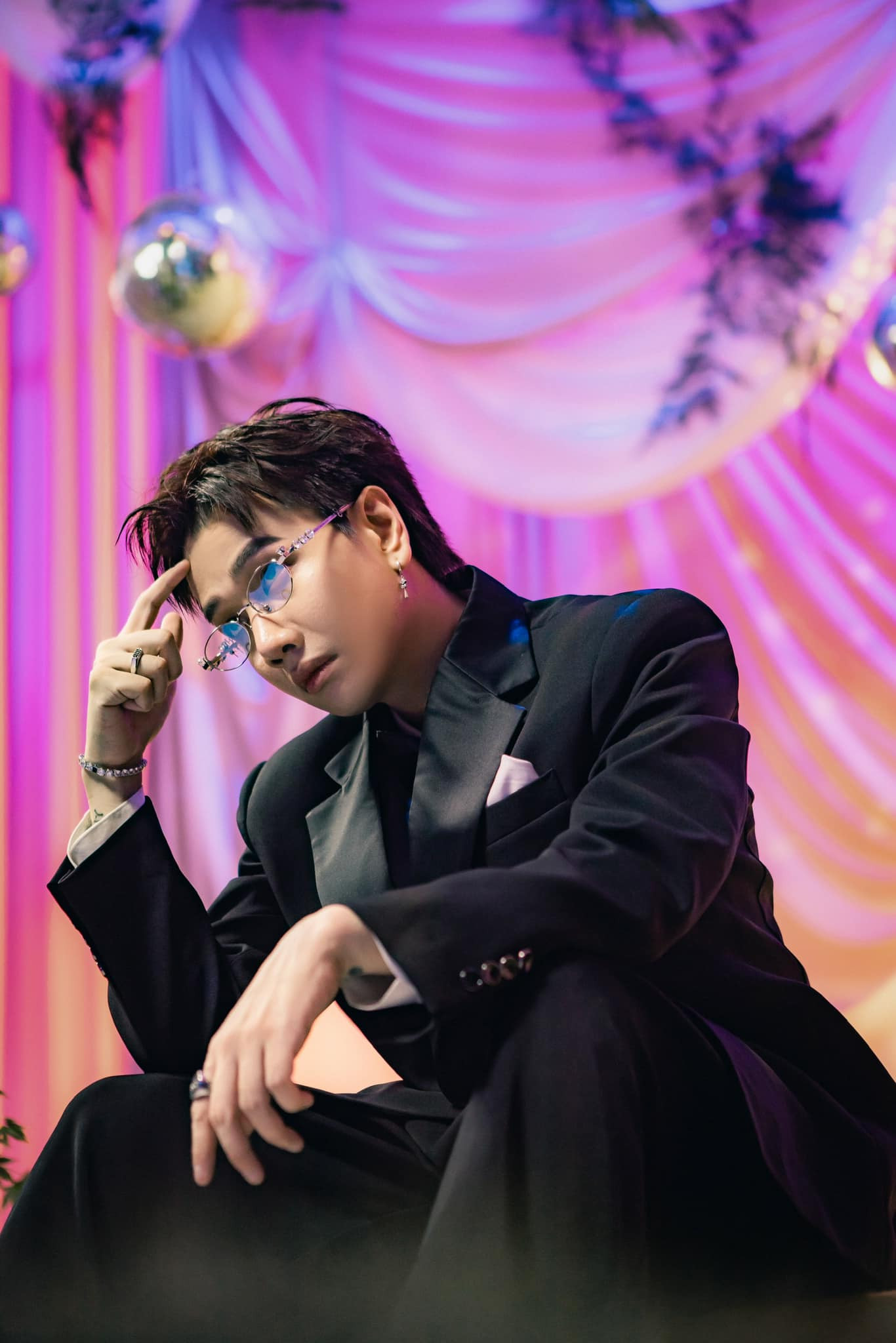 Fan hy vọng chương trình chỉ là bước đầu tiên cho hành trình trở lại với âm nhạc của Lou Hoàng. Fan hy vọng chương trình chỉ là bước đầu tiên cho hành trình trở lại với âm nhạc của Lou Hoàng.