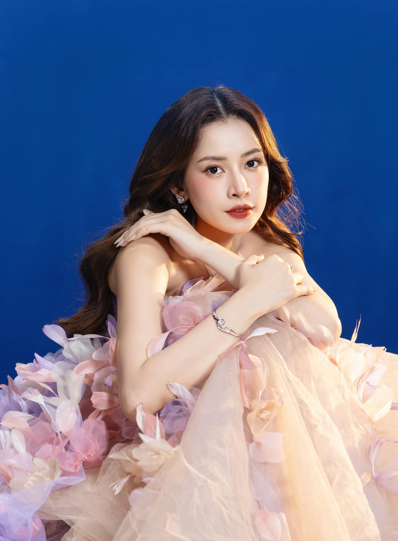 Chi Pu gây tranh cãi vì cho rằng fan Việt đang giữ định kiến với cô.