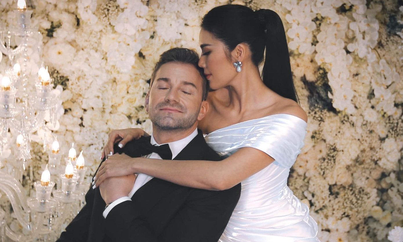 Đám cưới của Minh Tú và bạn trai ngoại quốc đang được mong chờ.