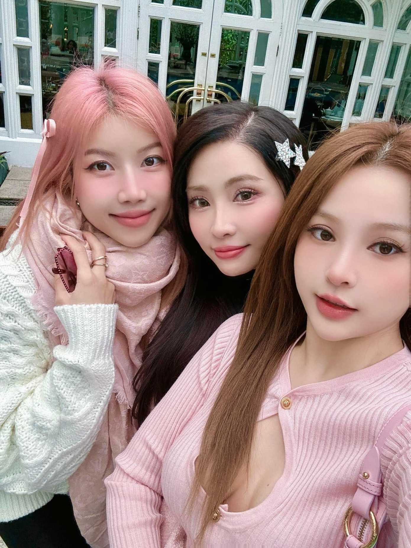 3 chị đẹp Trang Pháp, Huyền Baby, Quỳnh Nga tụ họp trong chiều 30 Tết.