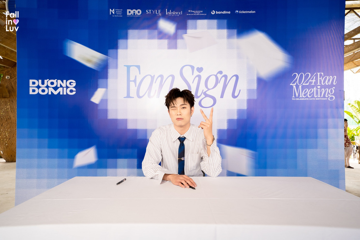 Cuối tháng 8, Dương Domic vừa tổ chức fan meeting, fansign. Cuối tháng 8, Dương Domic vừa tổ chức fan meeting, fansign.