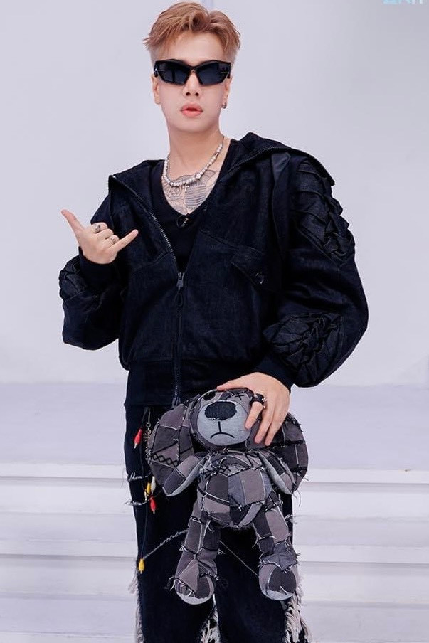 Lou Hoàng khiến netizen nghi vấn về việc bị “cắt sóng” khi ít xuất hiện trong chương trình. Lou Hoàng khiến netizen nghi vấn về việc bị “cắt sóng” khi ít xuất hiện trong chương trình.