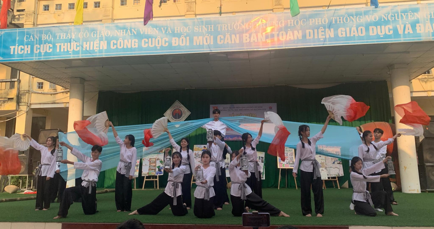Teen THPT Võ Nguyên Giáp với các hoạt động trong Ngày hội Thanh niên do nhà trường tổ chức. Ảnh: Fanpage Tuổi Trẻ Trường THPT Võ Nguyên Giáp. Teen THPT Võ Nguyên Giáp với các hoạt động trong Ngày hội Thanh niên do nhà trường tổ chức. Ảnh: Fanpage Tuổi Trẻ Trường THPT Võ Nguyên Giáp.