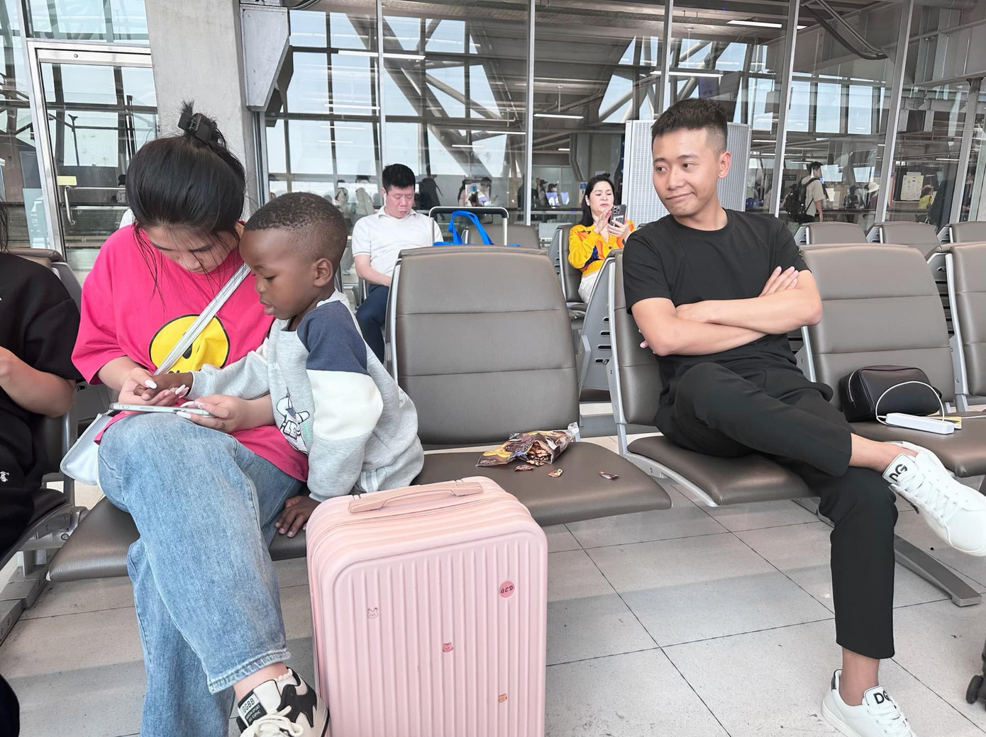 "Thánh ngoại giao" Lôi Con giao lưu cùng fan mọi lúc mọi nơi.