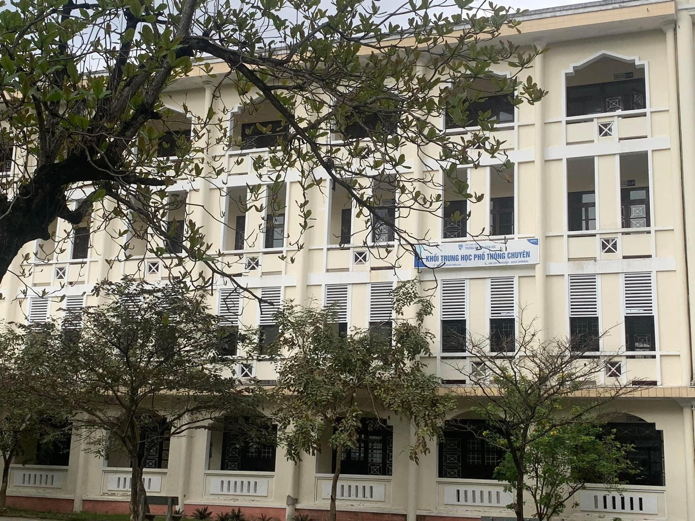 Hiện nay, trường THPT chuyên Khoa học Huế đang nằm ở dãy nhà K của trường Đại học Khoa học - Đại học Huế. Ảnh: Fanpage trường THPT chuyên Khoa học Huế Hiện nay, trường THPT chuyên Khoa học Huế đang nằm ở dãy nhà K của trường Đại học Khoa học - Đại học Huế. Ảnh: Fanpage trường THPT chuyên Khoa học Huế