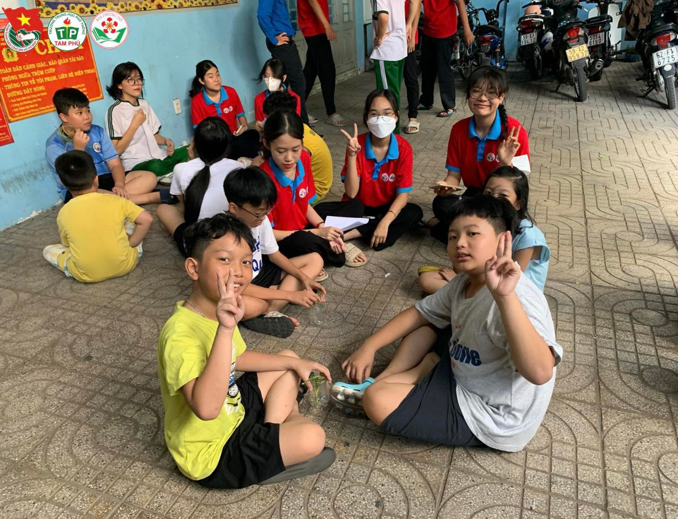 Qua hoạt động ý nghĩa lần này, các bạn chiến sĩ cũng đã có một trải nghiệm đáng nhớ cùng các em thiếu nhi nơi đây. Ảnh: Đoàn trường THPT Tam Phú. Qua hoạt động ý nghĩa lần này, các bạn chiến sĩ cũng đã có một trải nghiệm đáng nhớ cùng các em thiếu nhi nơi đây. Ảnh: Đoàn trường THPT Tam Phú.