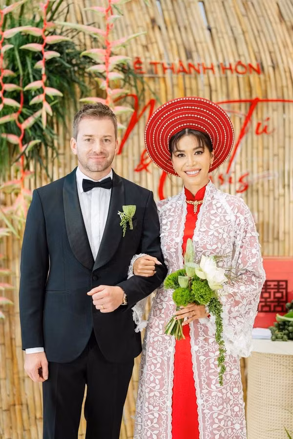 Minh Tú mong muốn tái hiện lại ngày cưới năm xưa của ba mẹ.
