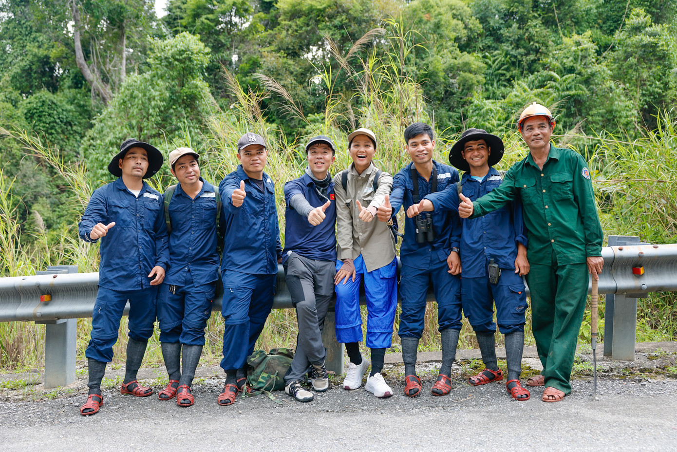 Bên cạnh hoạt động trồng rừng, H’Hen Niê còn "nhiệt tình" trong các hoạt động hướng đến bảo tồn sự đa dạng sinh học, trong đó có bảo vệ động vật hoang dã.