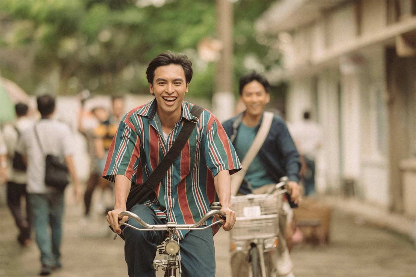 Công Dương được biết đến nhiều hơn với vai trò là một diễn viên. Công Dương được biết đến nhiều hơn với vai trò là một diễn viên.