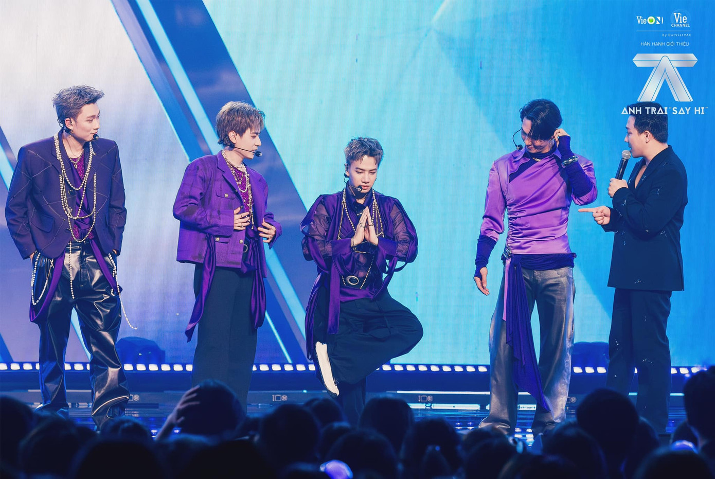 Sự dừng chân của Lou Hoàng tại Anh Trai “Say Hi” gây tiếc nuối. Sự dừng chân của Lou Hoàng tại Anh Trai “Say Hi” gây tiếc nuối.