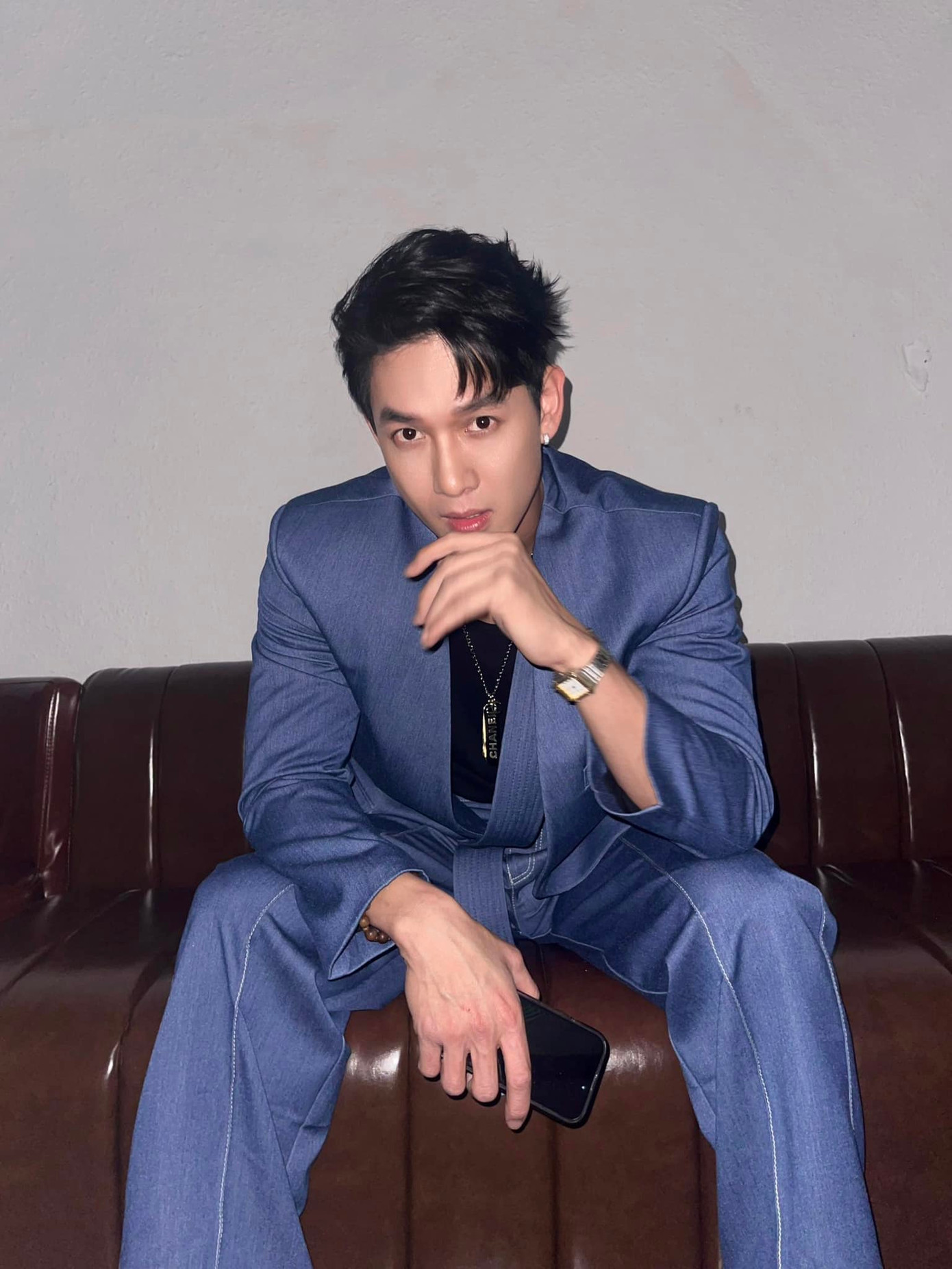 Song Luân được biết đến nhiều ở lĩnh vực diễn viên qua nhiều phim ăn khách. Tham gia 2 Ngày 1 Đêm, nam ca sĩ còn gây bất ngờ bởi tính cách hài hước, lăn xả hết mình. Song Luân được biết đến nhiều ở lĩnh vực diễn viên qua nhiều phim ăn khách. Tham gia 2 Ngày 1 Đêm, nam ca sĩ còn gây bất ngờ bởi tính cách hài hước, lăn xả hết mình.