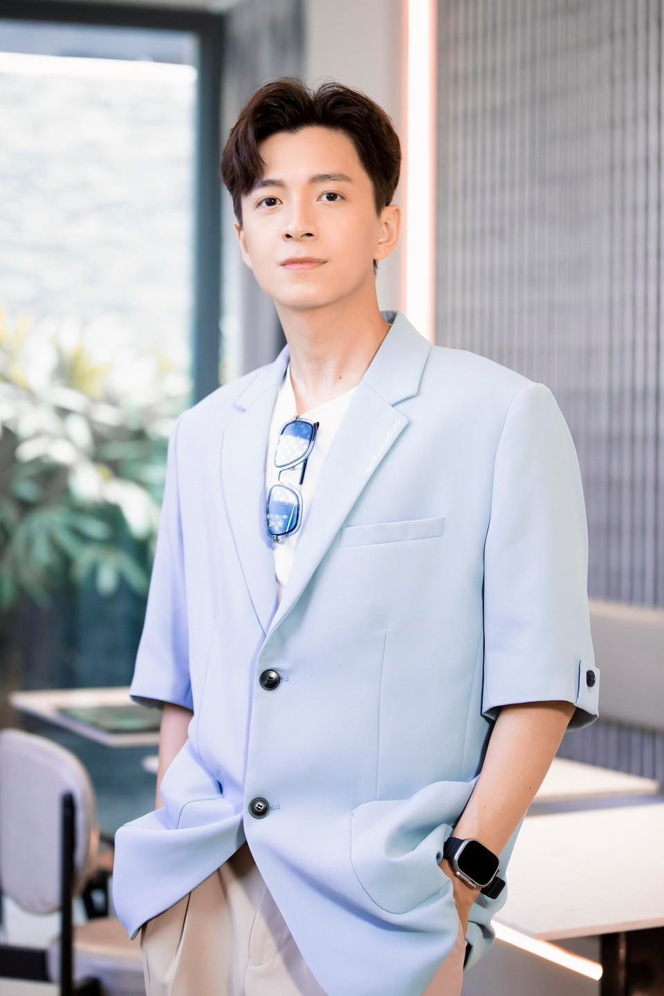 Ngô Kiến Huy là một nghệ sĩ "đa di năng" không chỉ hát hay nhảy đẹp, linh hoạt trong dẫn chương trình mà còn hài hước và dày dặn kinh nghiệm tham gia các show truyền hình. Ngô Kiến Huy là một nghệ sĩ "đa di năng" không chỉ hát hay nhảy đẹp, linh hoạt trong dẫn chương trình mà còn hài hước và dày dặn kinh nghiệm tham gia các show truyền hình.