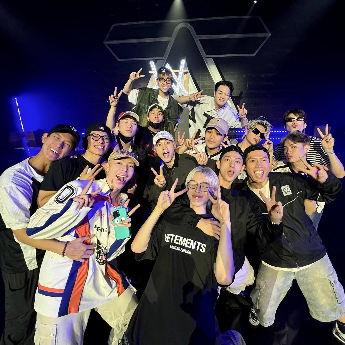 16 "anh trai" sẽ xuất hiện trong đêm Chung kết lên sóng vào 20h tối nay. 16 "anh trai" sẽ xuất hiện trong đêm Chung kết lên sóng vào 20h tối nay.