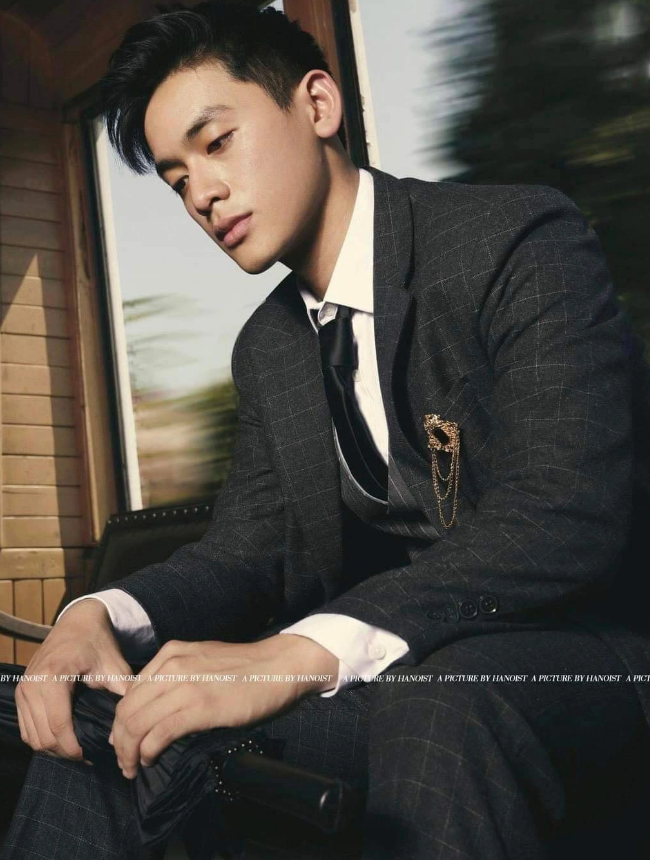 Sở hữu vóc dáng cao ráo, Công Bình thường bị trêu là "móc quần áo di động" vì cứ lên đồ đơn giản cũng đẹp! Sở hữu vóc dáng cao ráo, Công Bình thường bị trêu là "móc quần áo di động" vì cứ lên đồ đơn giản cũng đẹp!