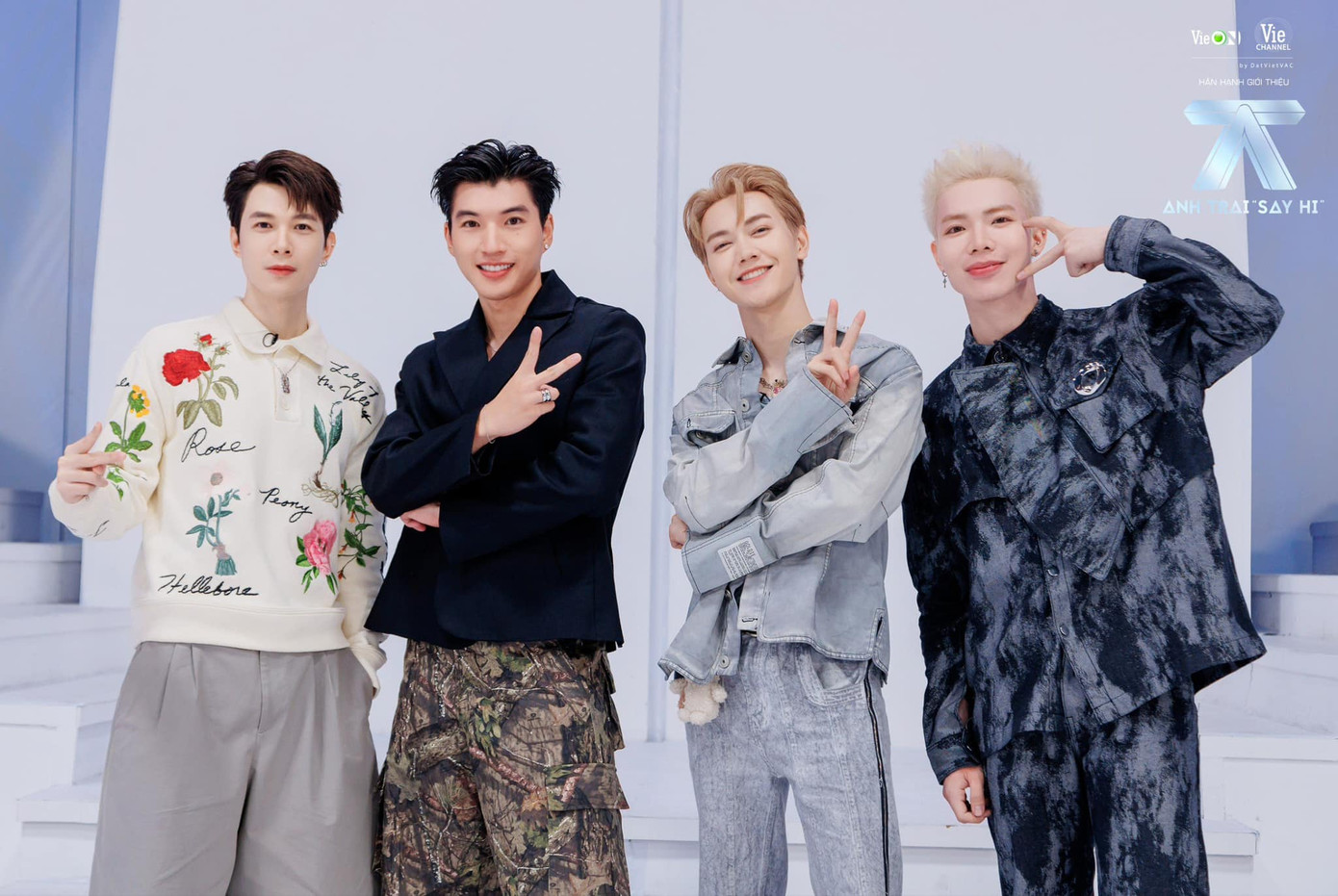 Dạo trước, khi được HIEUTHUHAI hỏi tại sao không đi hát, Atus tiết lộ vì "anh không tự tin", nhưng nam rapper cho rằng đàn anh sở hữu một chất giọng rất đẹp. Khán giả mong chờ ngày Anh Tú Atus ra mắt sản phẩm âm nhạc mới. Dạo trước, khi được HIEUTHUHAI hỏi tại sao không đi hát, Atus tiết lộ vì "anh không tự tin", nhưng nam rapper cho rằng đàn anh sở hữu một chất giọng rất đẹp. Khán giả mong chờ ngày Anh Tú Atus ra mắt sản phẩm âm nhạc mới.