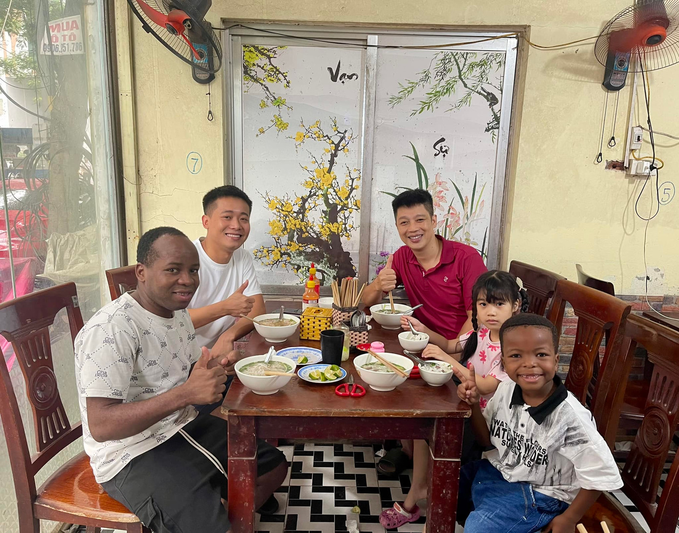 Lôi Con và "nụ cười công nghiệp" làm nên thương hiệu.