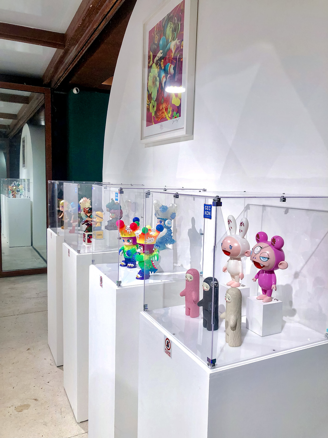 Đắm chìm vào thế giới đầy màu sắc của art toy.